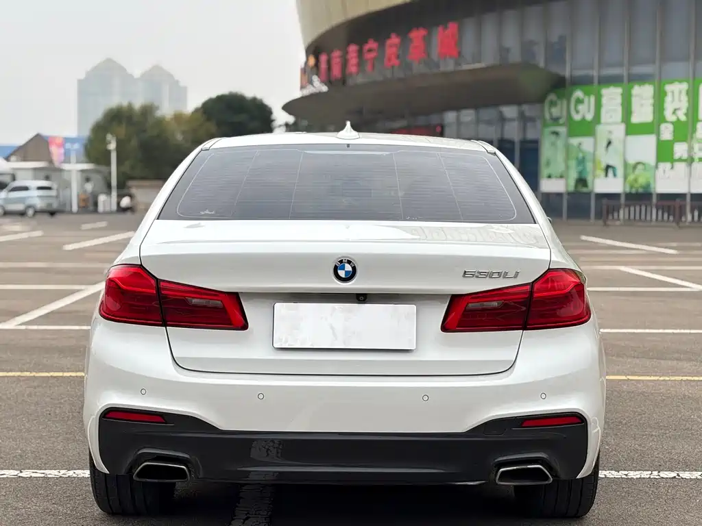 BMW 5 Series — миниатюра 8