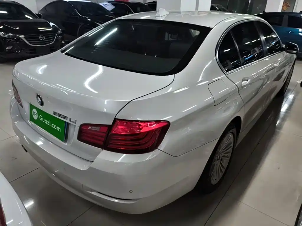 BMW 5 Series — миниатюра 7