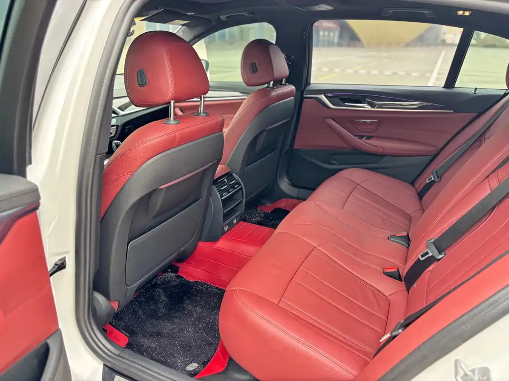 BMW 5 Series — миниатюра 5