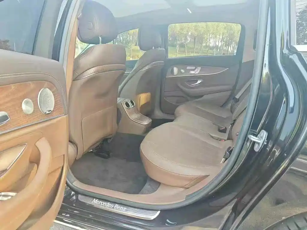 Mercedes-Benz E-Class — миниатюра 6