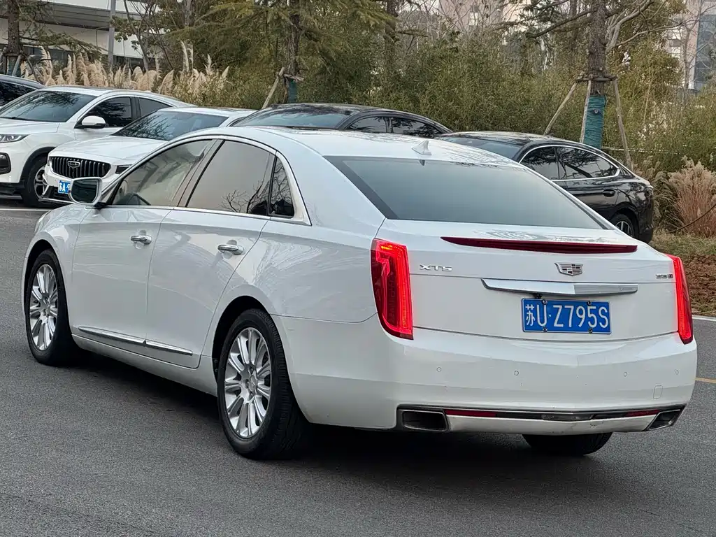 CADILLAC XTS
