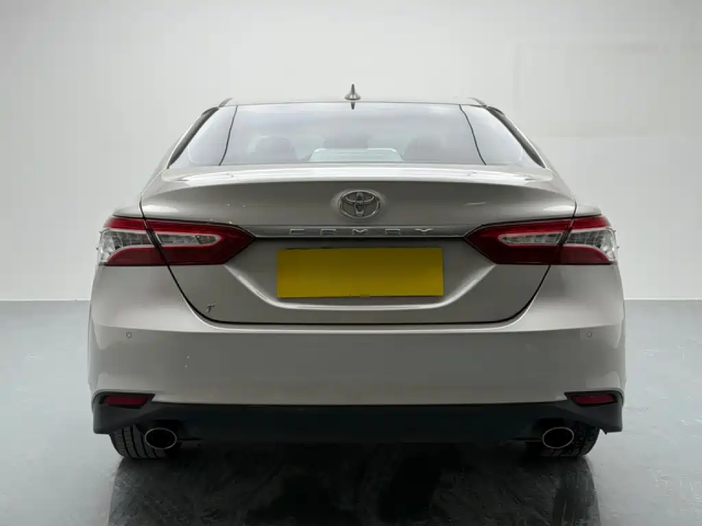 Toyota Camry — миниатюра 5
