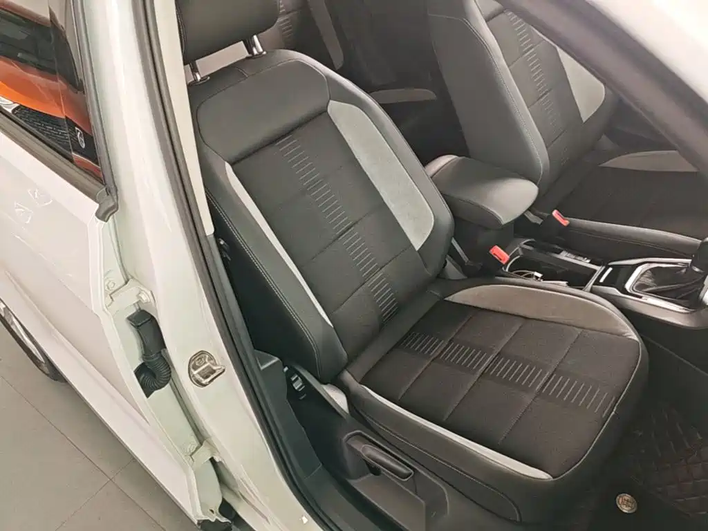 Volkswagen T-Roc — миниатюра 25