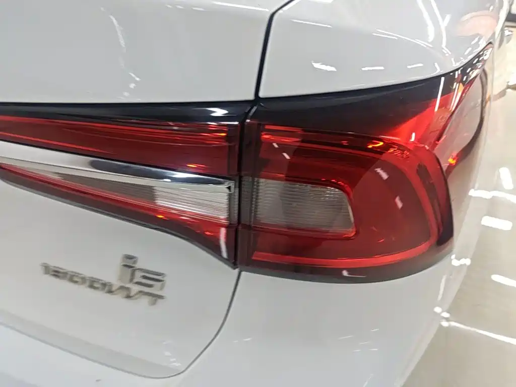 Roewe i5 — миниатюра 8