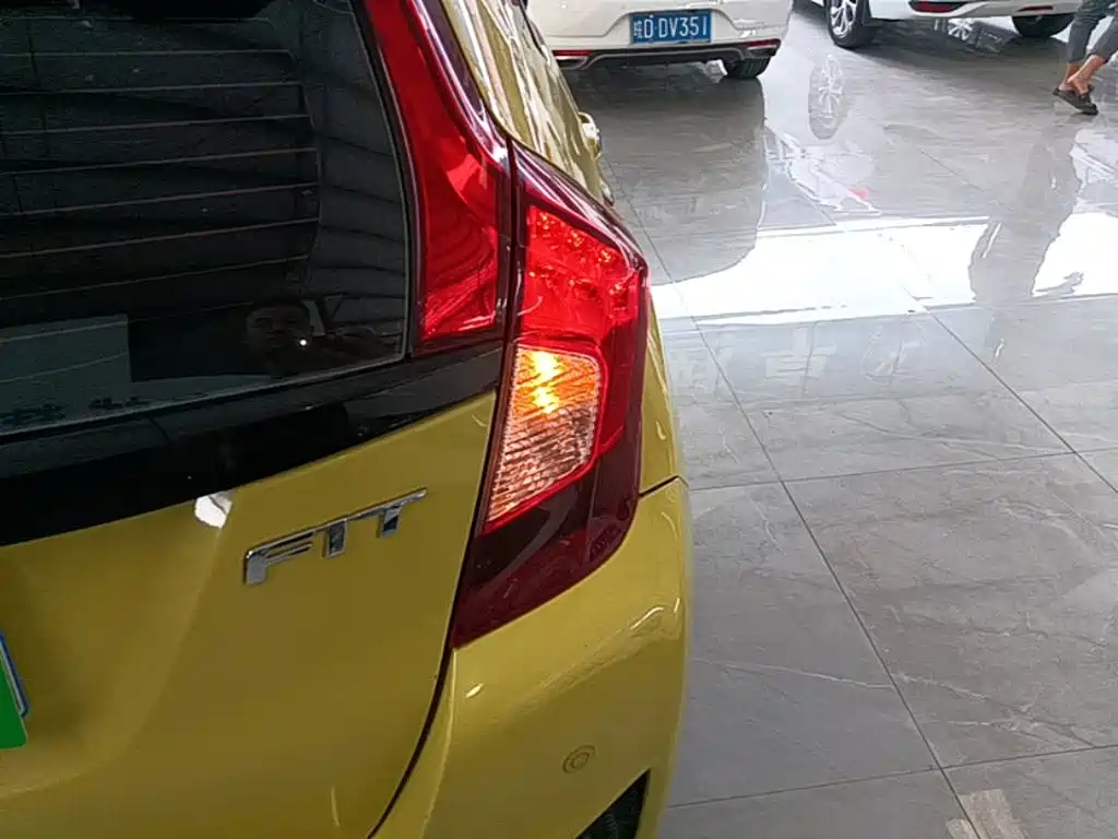 Honda Fit — миниатюра 8
