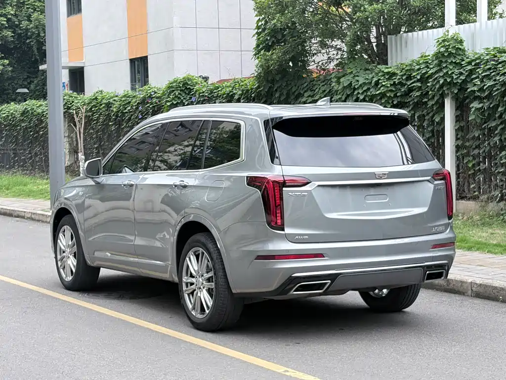 Cadillac XT6 2022 2.0T мест Luxury