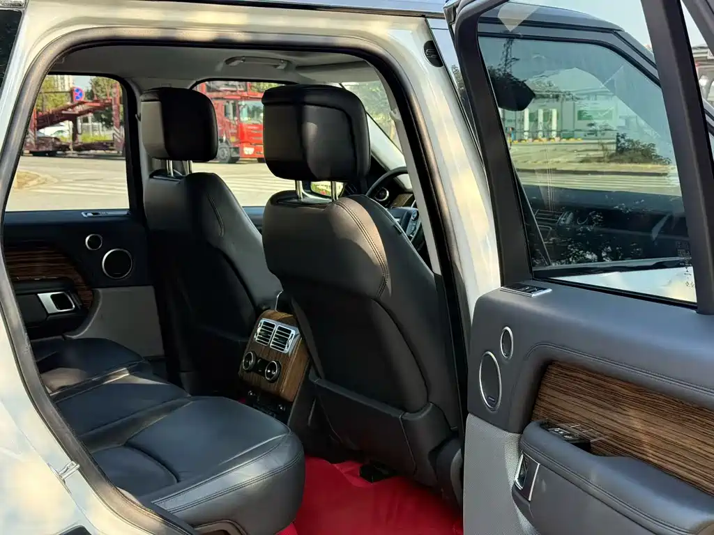 Land Rover Range Rover — миниатюра 8