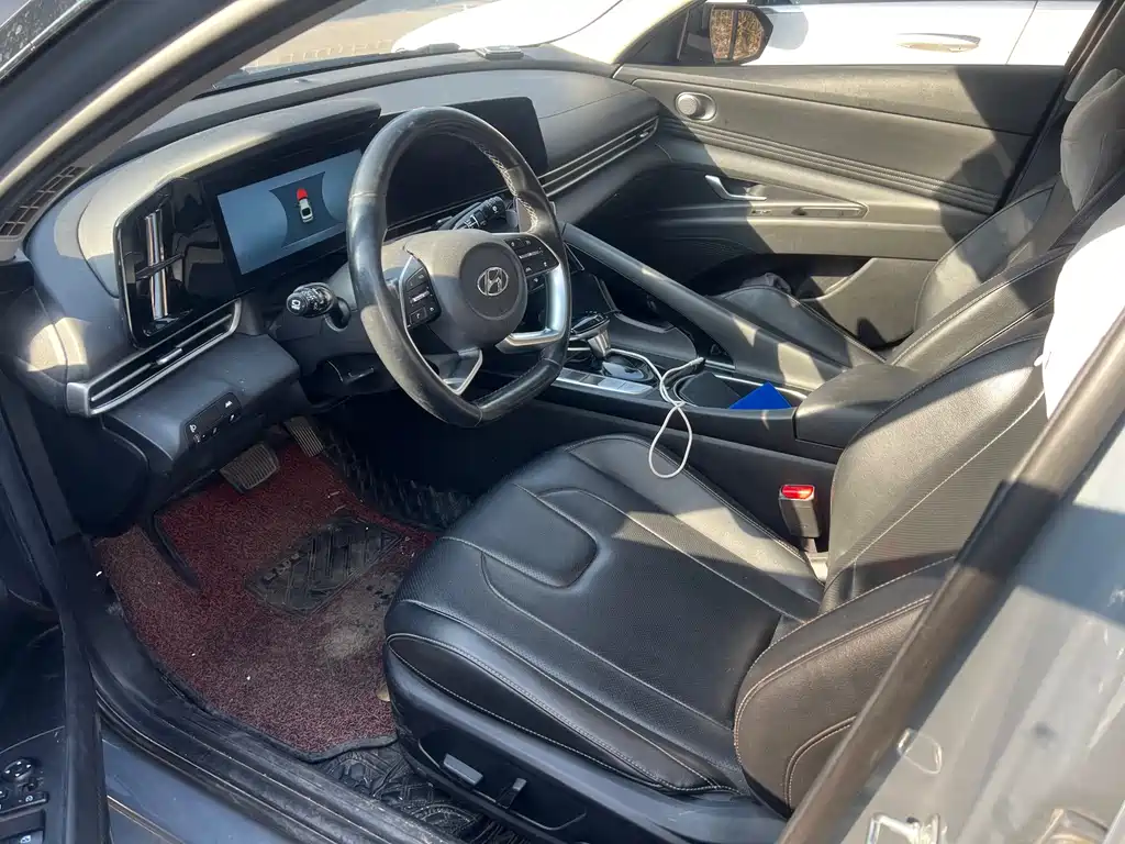 Hyundai Elantra — миниатюра 3