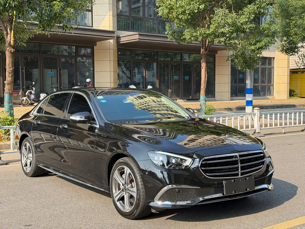 Mercedes-Benz E-Class — миниатюра 3