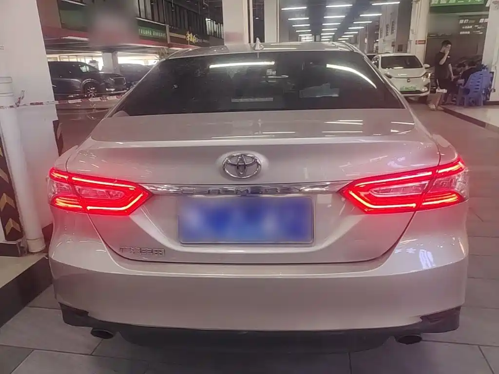 Toyota Camry — миниатюра 6