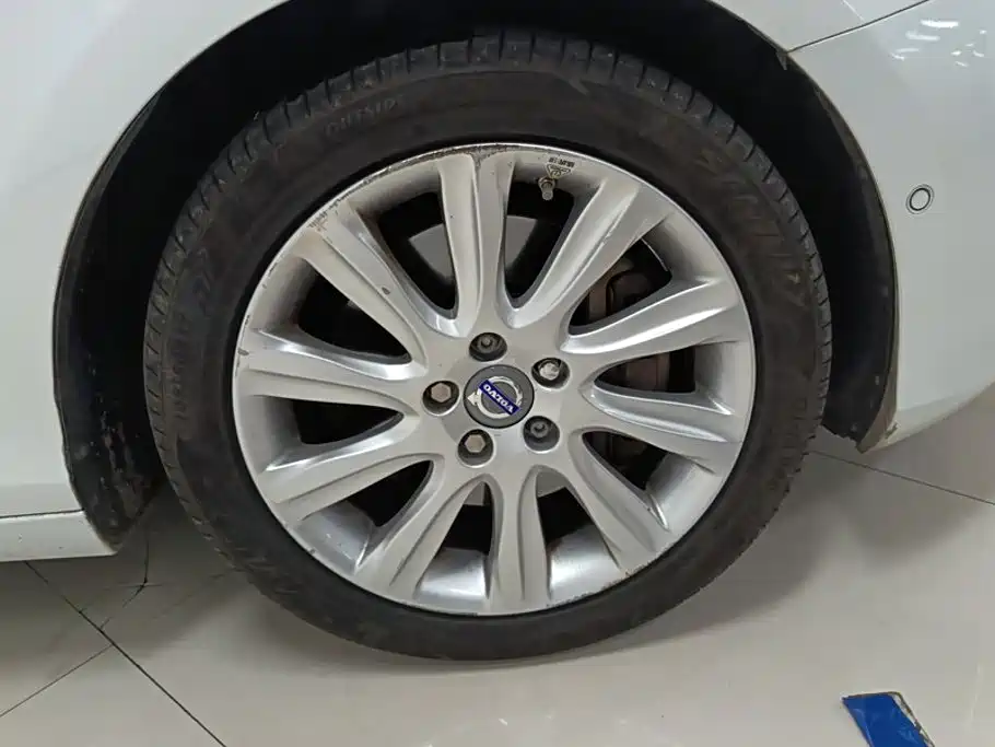 Volvo V40 — миниатюра 6