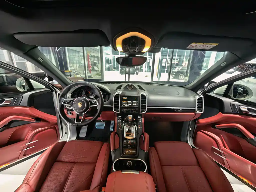 Porsche Cayenne — миниатюра 5