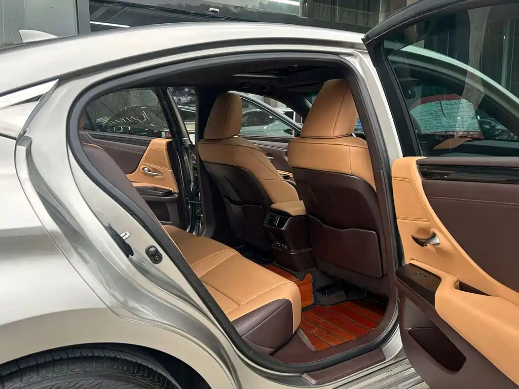 Lexus ES — миниатюра 6