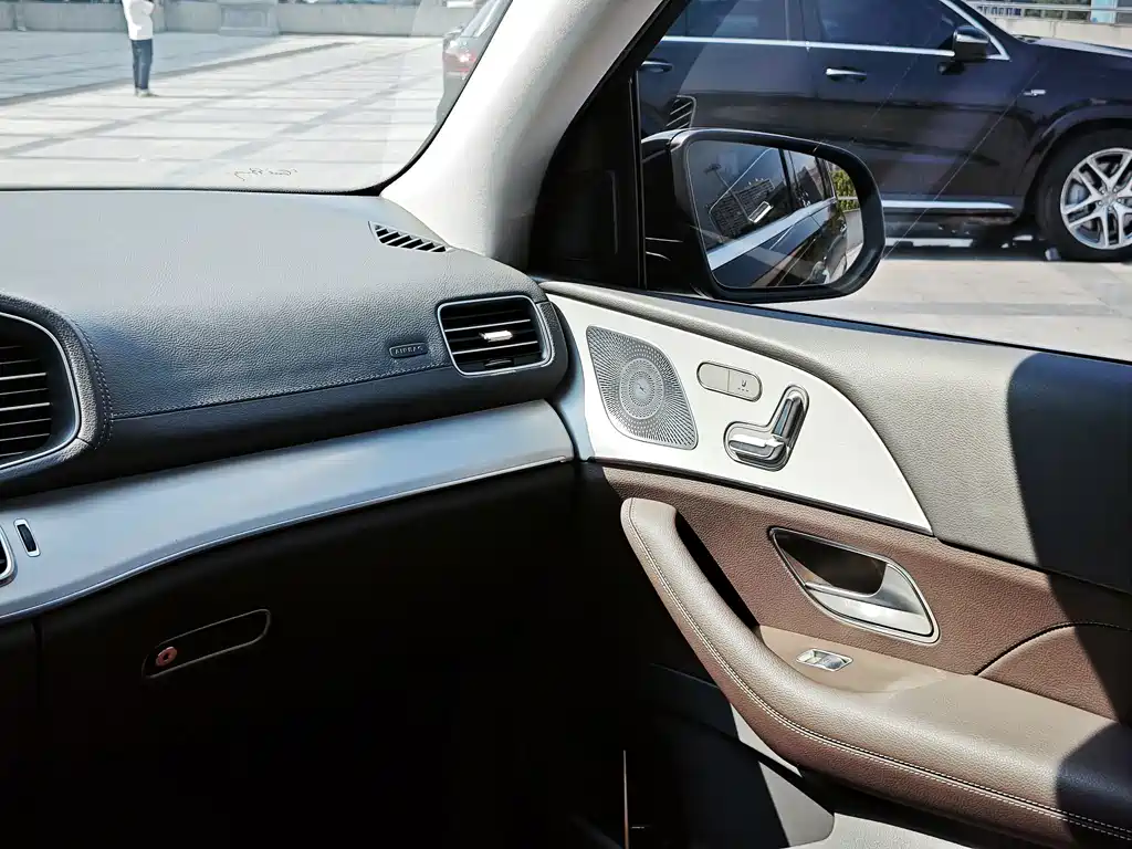 Mercedes-Benz GLE (Import) — миниатюра 14