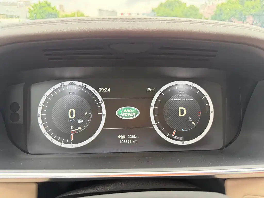 Land Rover Range Rover — миниатюра 22