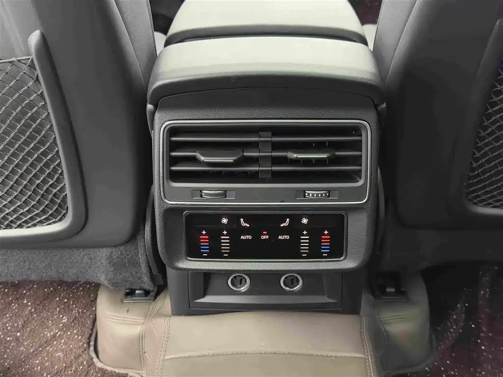 Audi Q7 — миниатюра 11