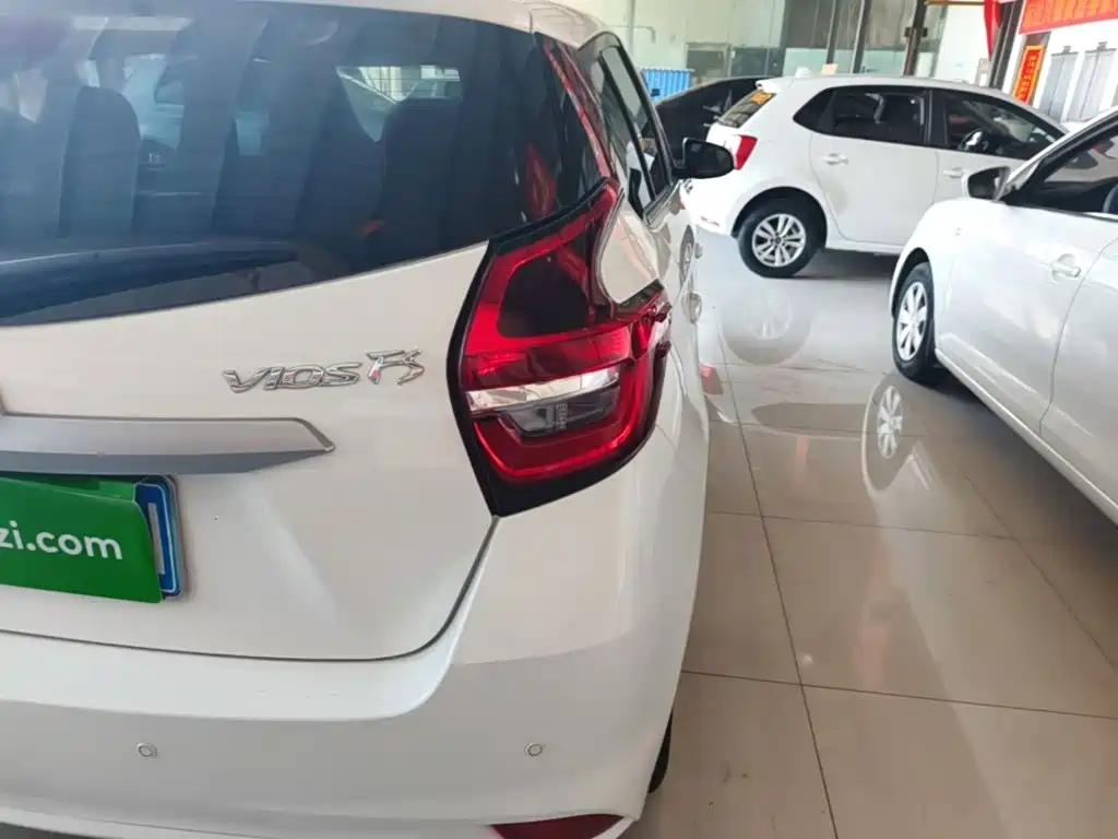 Toyota Vios FS — миниатюра 8