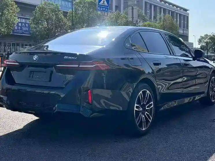 BMW 5 Series — миниатюра 7