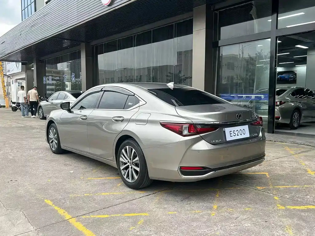 Lexus ES — миниатюра 9