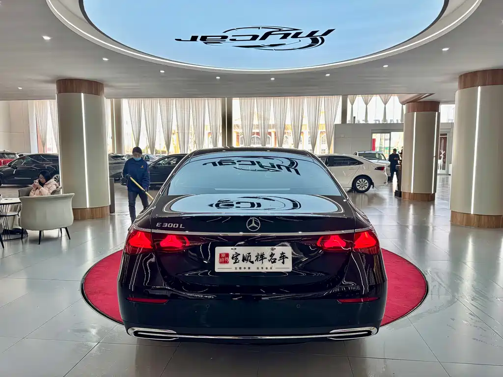 MERCEDES-BENZ E CLASS