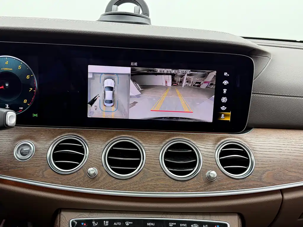 Mercedes-Benz E-Class — миниатюра 17