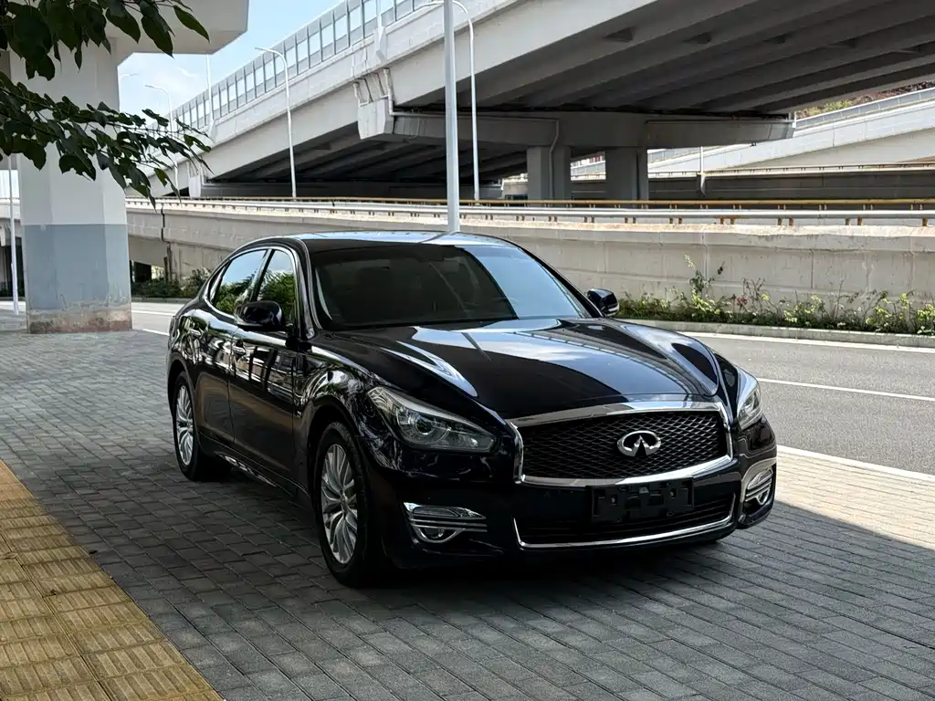 Infiniti Q70 — миниатюра 2