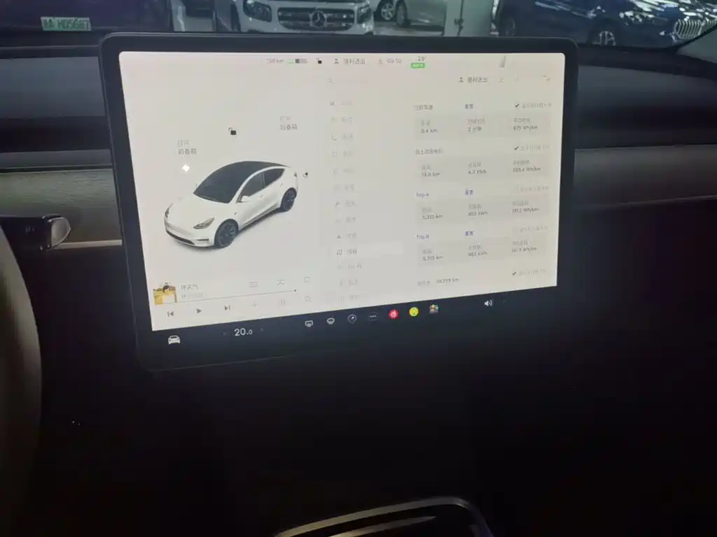 Tesla Model Y — миниатюра 13