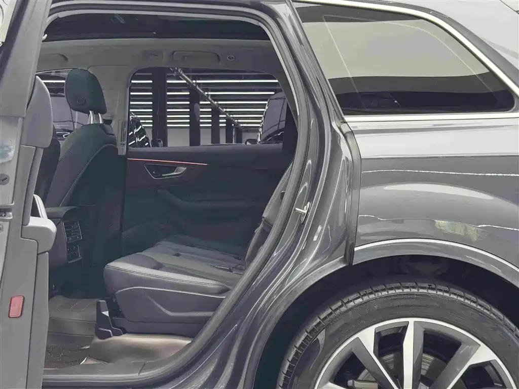 Audi Q7 — миниатюра 7