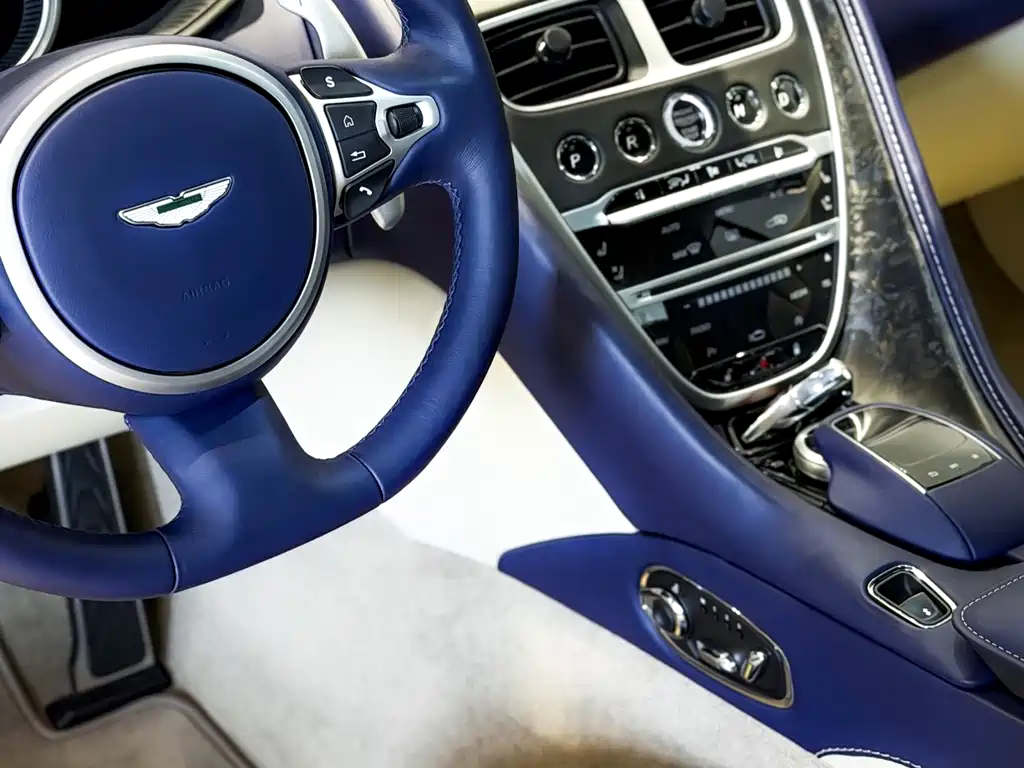 Aston Martin DB11 — миниатюра 17