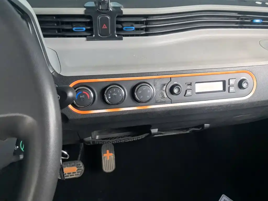 Wuling MINIEV — миниатюра 13