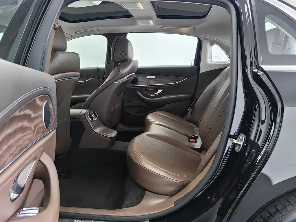 Mercedes-Benz E-Class — миниатюра 15