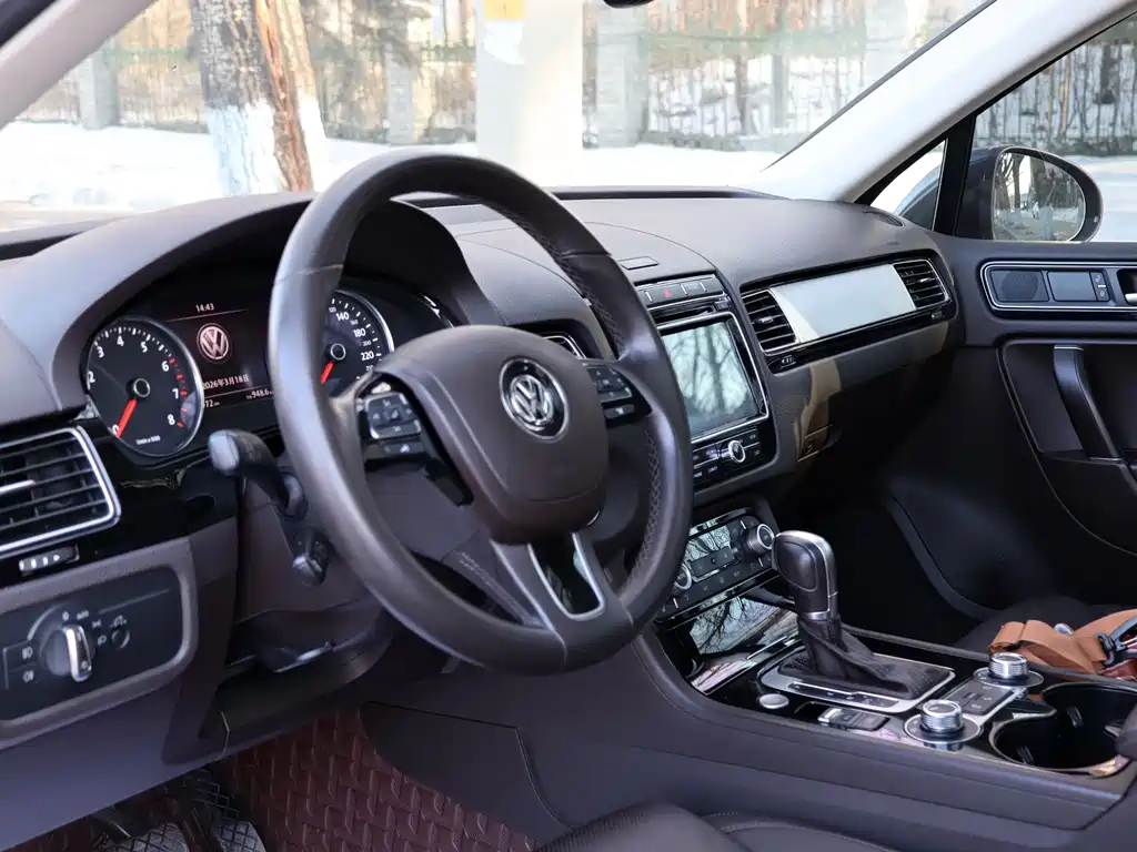 VOLKSWAGEN TOUAREG