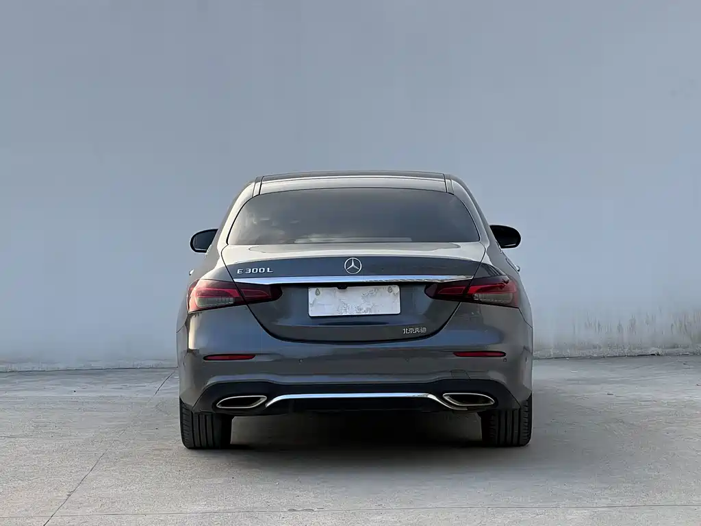 Mercedes-Benz E-Class — миниатюра 11