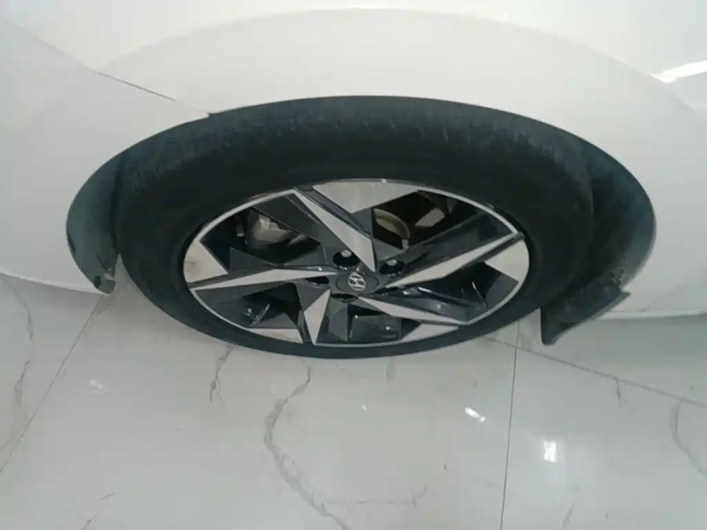Hyundai Elantra — миниатюра 23