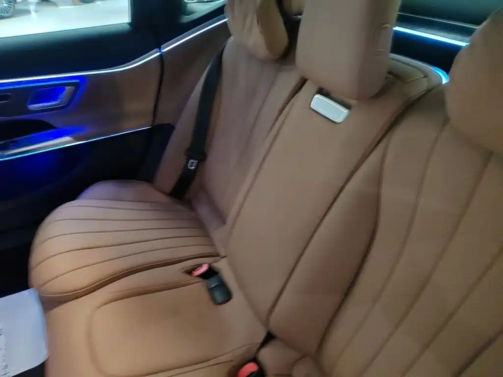 Mercedes-Benz E-Class — миниатюра 17