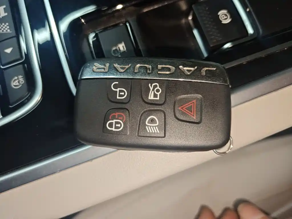 Jaguar XFL — миниатюра 9