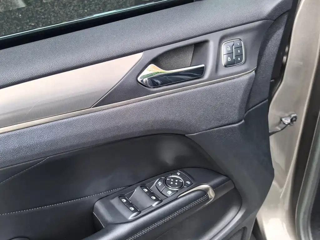 Lincoln MKC — миниатюра 12