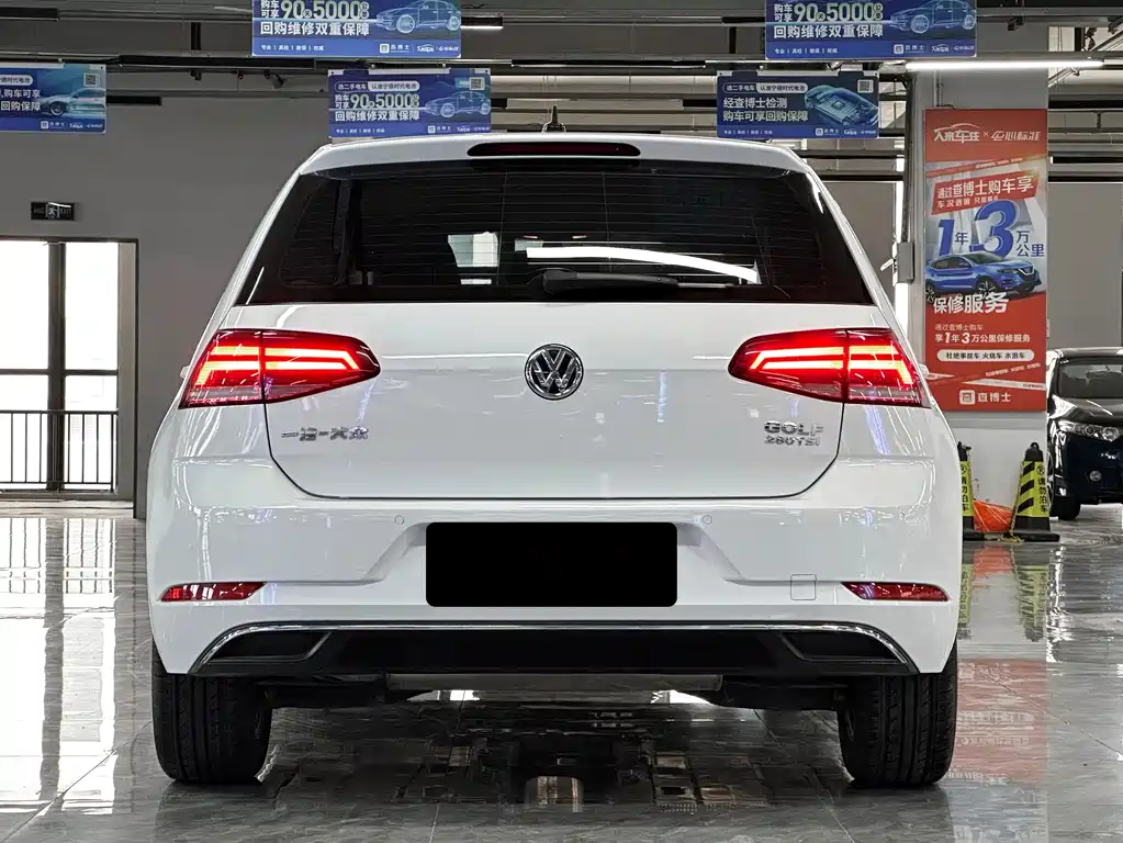 VOLKSWAGEN GOLF