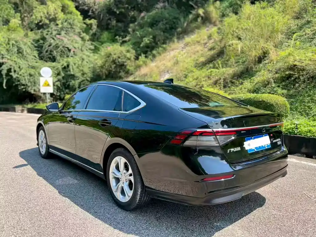 Honda Accord — миниатюра 8