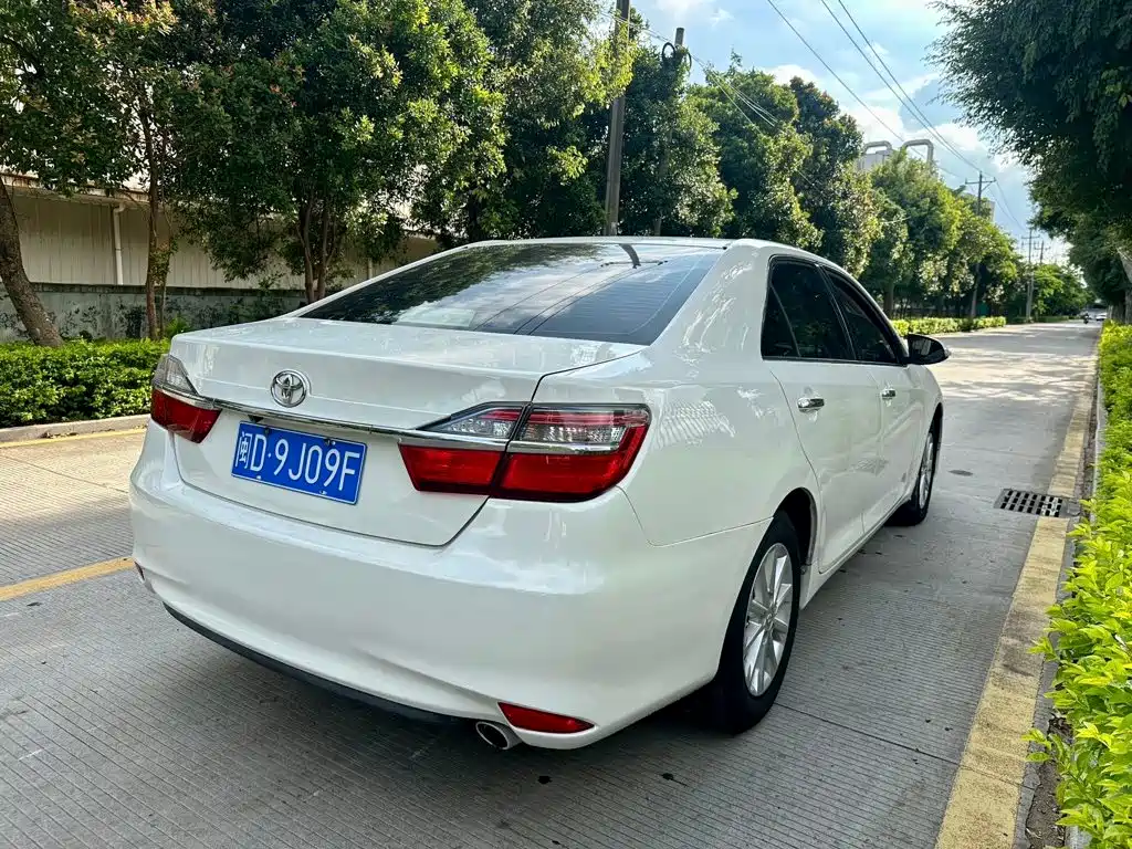 Toyota Camry — миниатюра 10