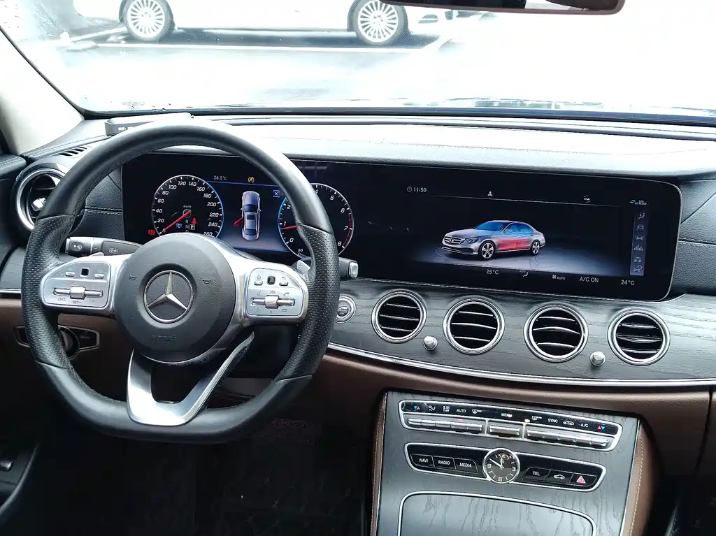 Mercedes-Benz E-Class — миниатюра 10