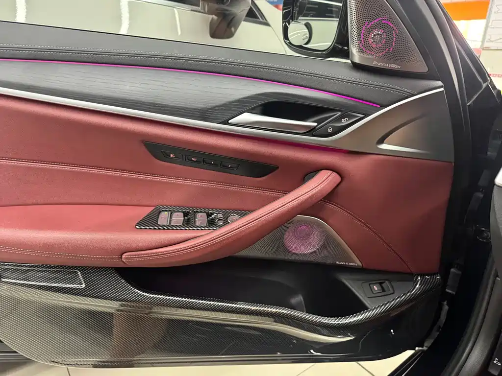 BMW 5 Series — миниатюра 4