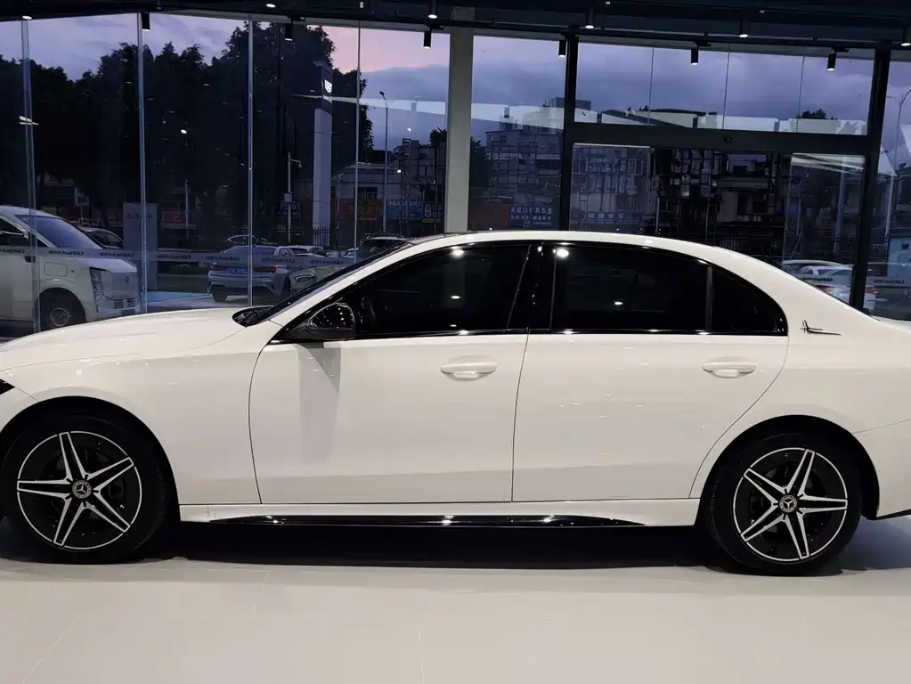 Mercedes-Benz C-Class — миниатюра 7