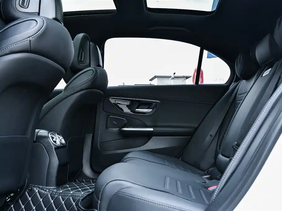Mercedes-Benz C-Class — миниатюра 8