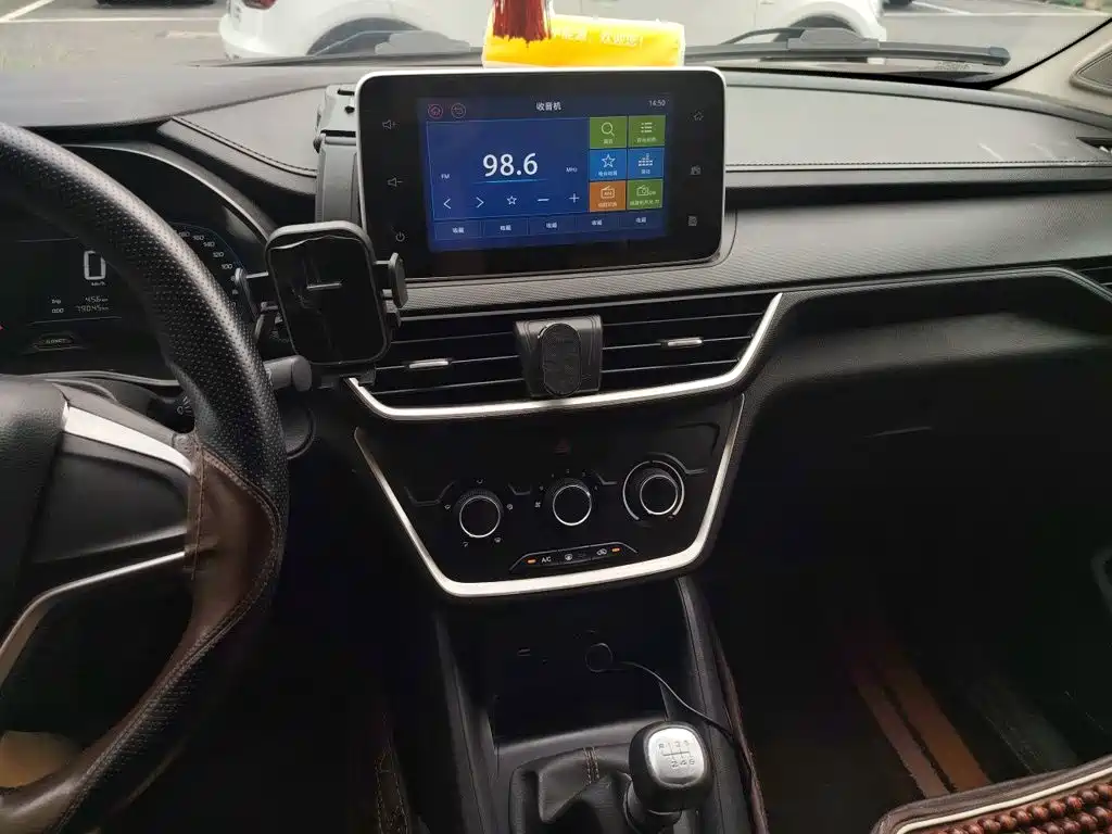 Wuling Hongguang S3 — миниатюра 9