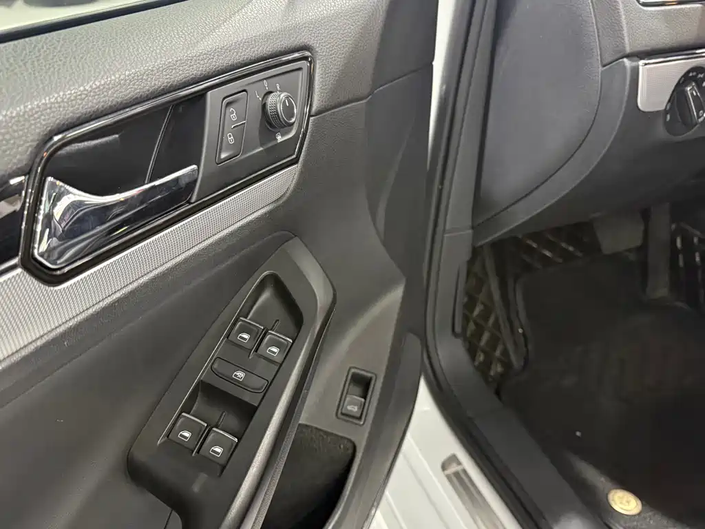 Volkswagen Sagitar — миниатюра 6