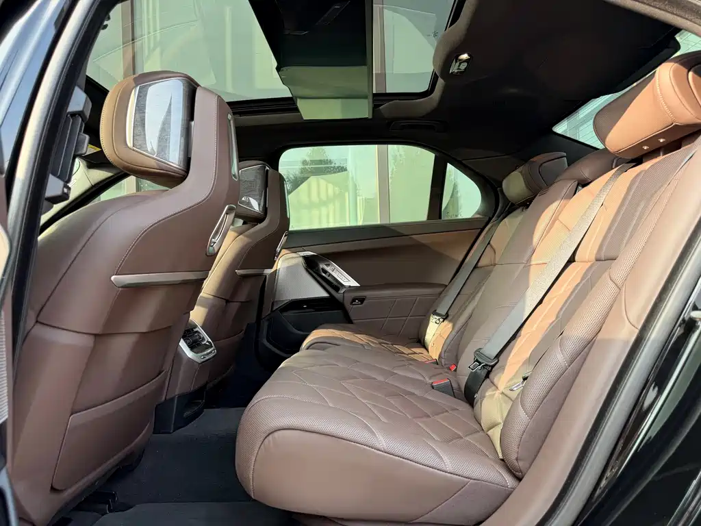 BMW i7 — миниатюра 18