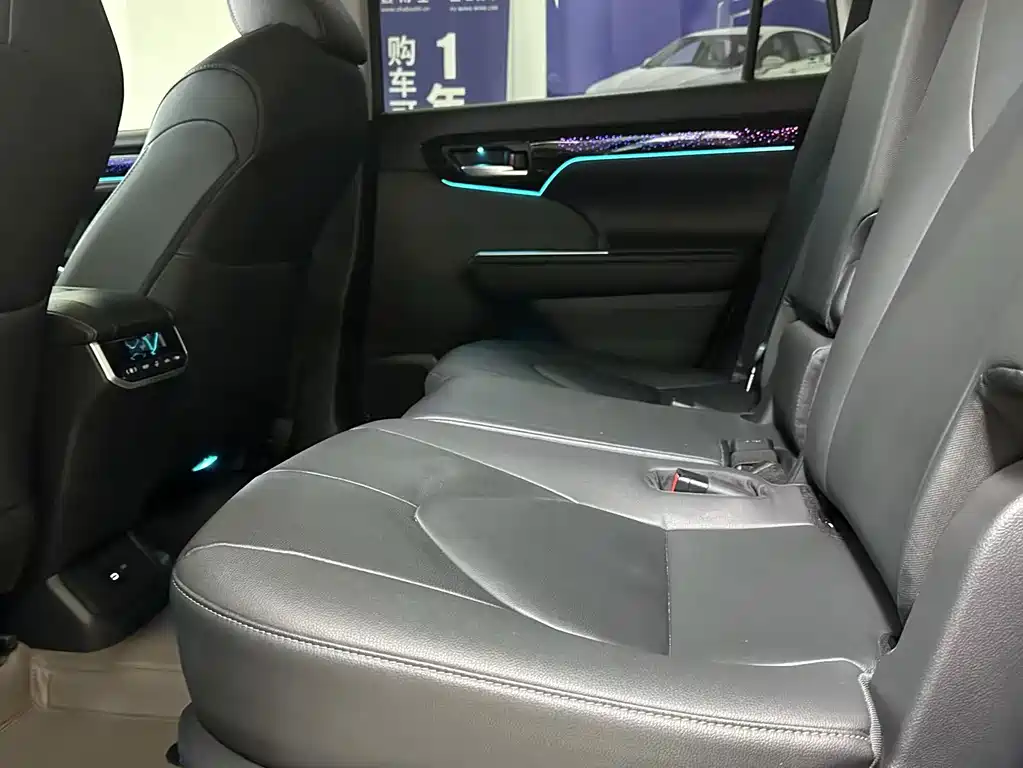 Toyota Highlander — миниатюра 10
