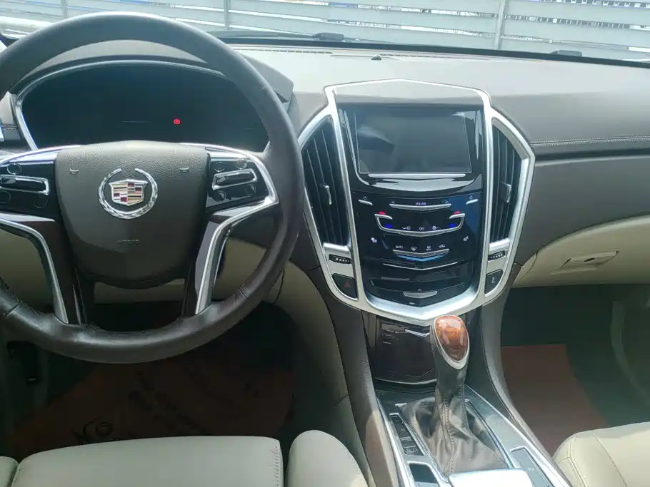 Cadillac SRX — миниатюра 12