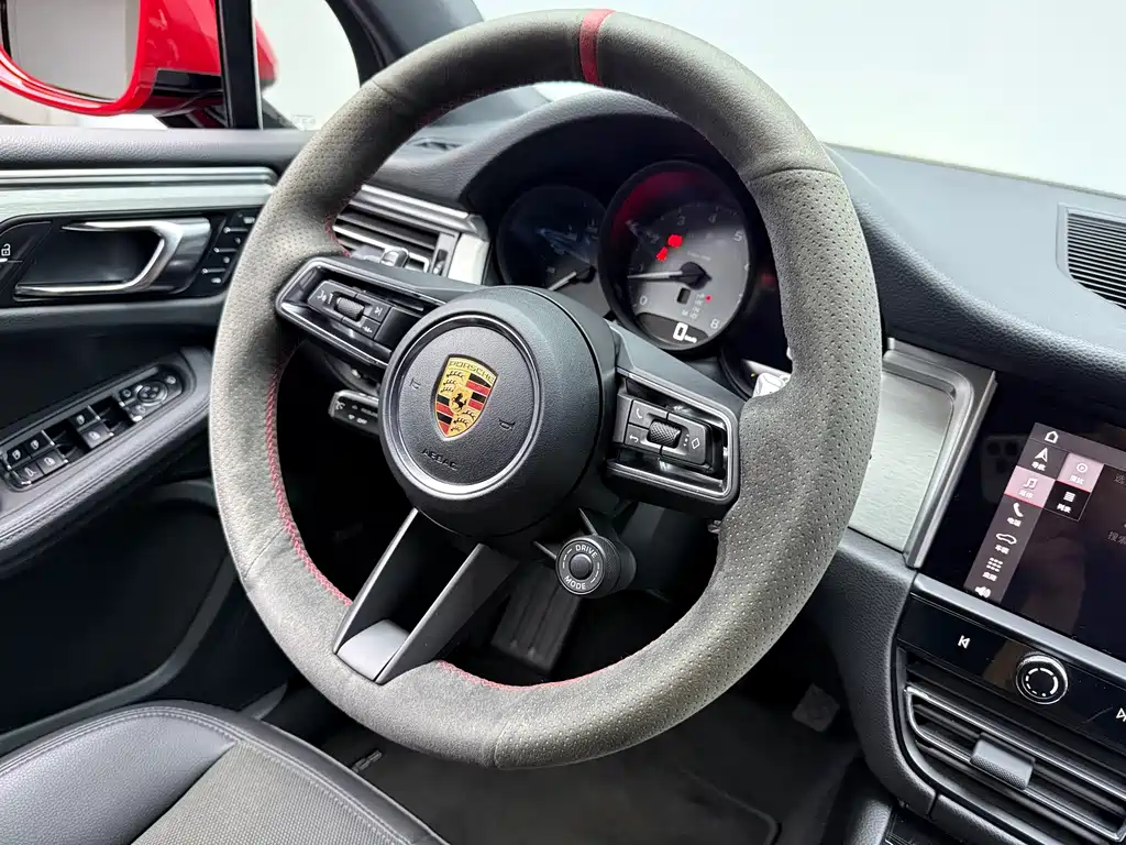 Porsche Macan — миниатюра 14